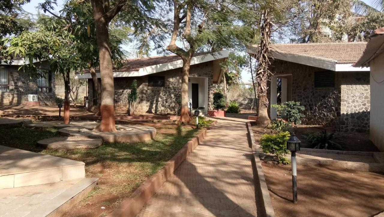 Caves County Resort Malegaon Luaran gambar