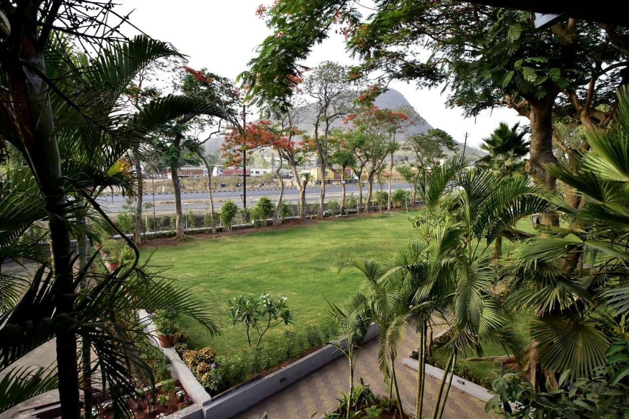 Caves County Resort Malegaon Luaran gambar
