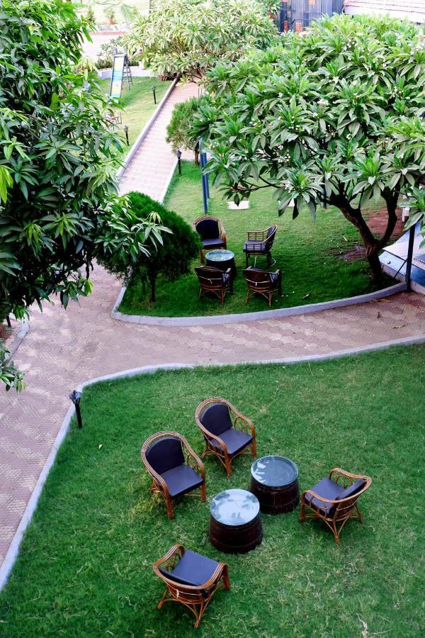Caves County Resort Malegaon Luaran gambar